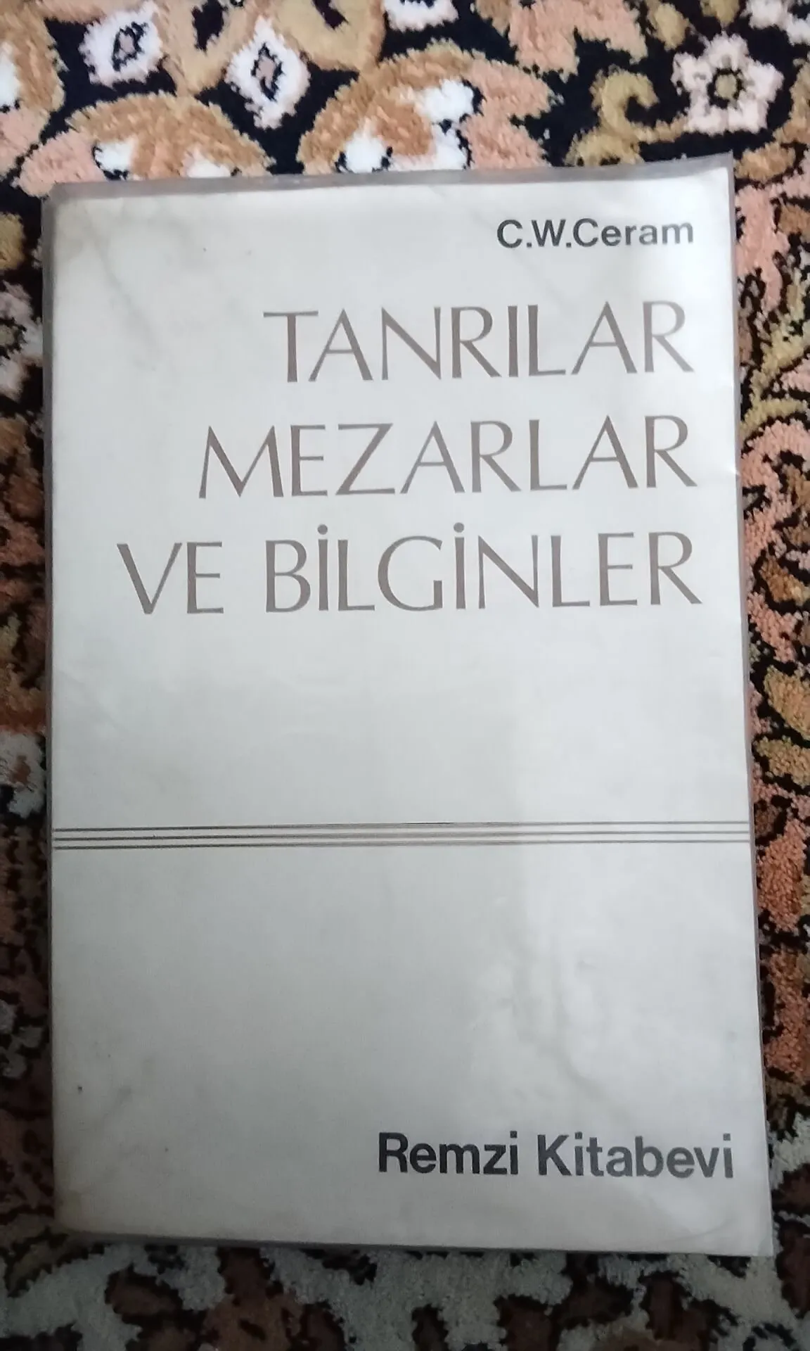 Tanrılar mezarlar ve Bilginler